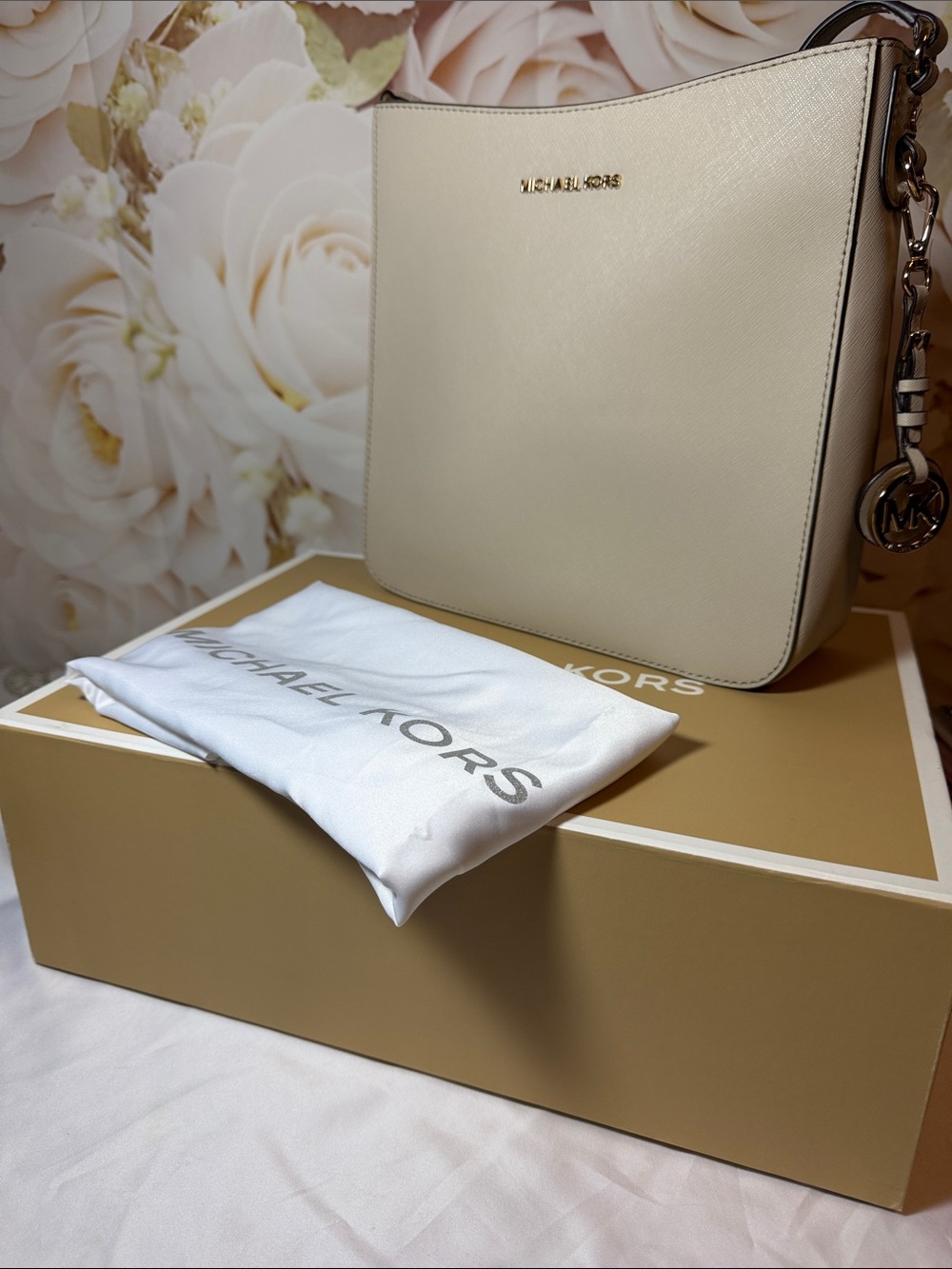New Michael Kors Neutral Cream Saffiano Shoulder Bag with box & dust bag
